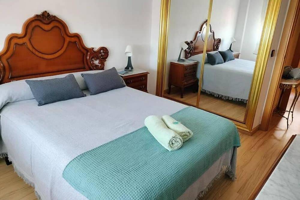 Entire apartment, El Camino Apartment in Alcalá de Henares, Madrid Province