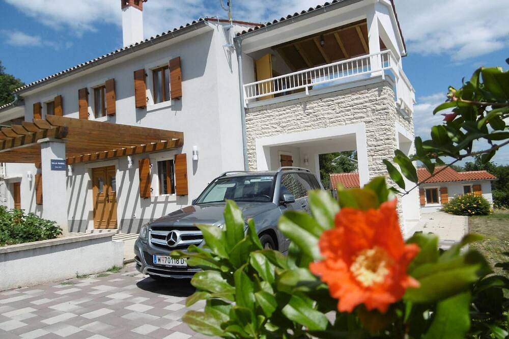 Villa Isabell und Immo in Raša, Ostküste Istrien