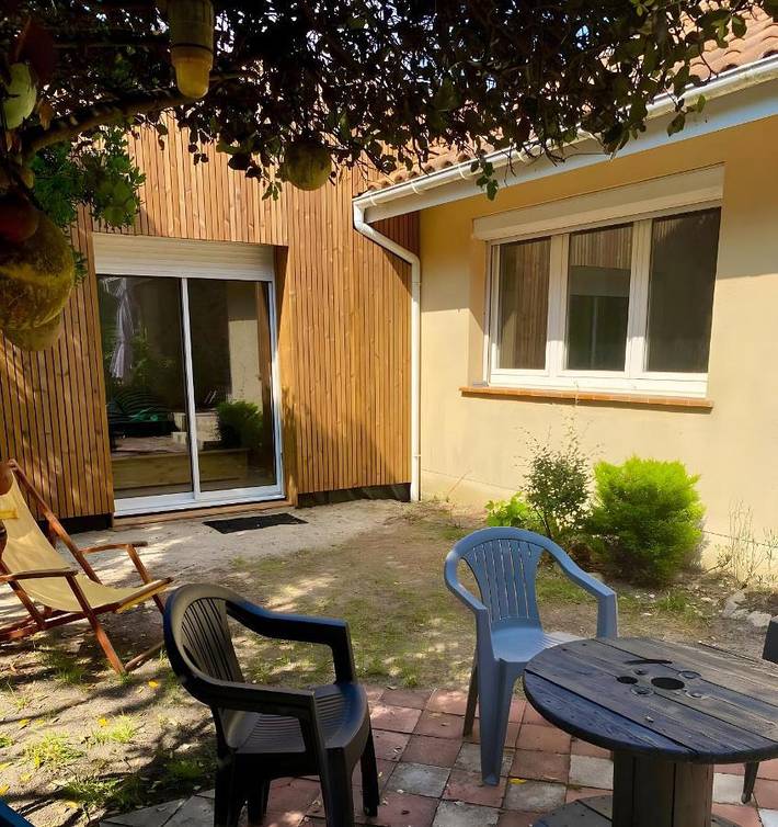 Location de vacances pour 9 personnes, avec terrasse et jardin dans Hourtin Plage