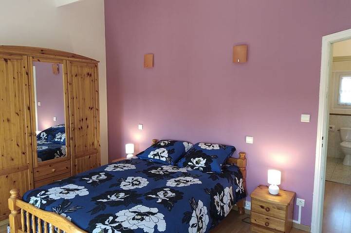Location de vacances pour 10 personnes, avec terrasse ainsi que jacuzzi et jardin à Pons - 4