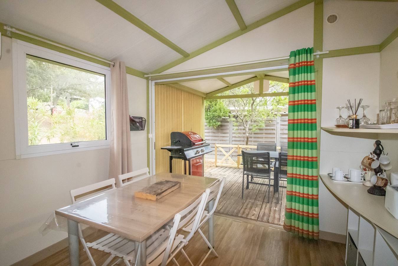 Chalet 'Confort M Proche De La Mer' con piscina condivisa, terrazza privata e aria condizionata in Pianotolli-Caldarello, Sartène e dintorni