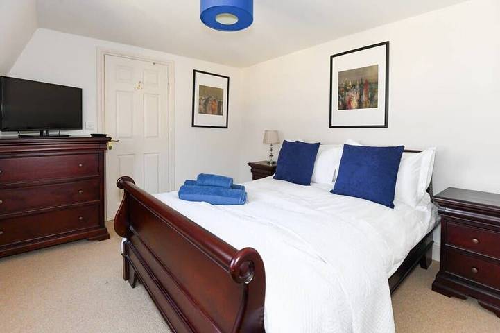 Spacious Townhouse, Private Parking, Central Wells in Wells, Somerset