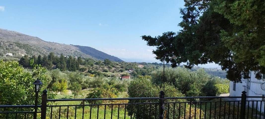 Location de vacances pour 6 personnes, avec vue ainsi que jardin et piscine, animaux acceptés dans Georgioupoli - 3