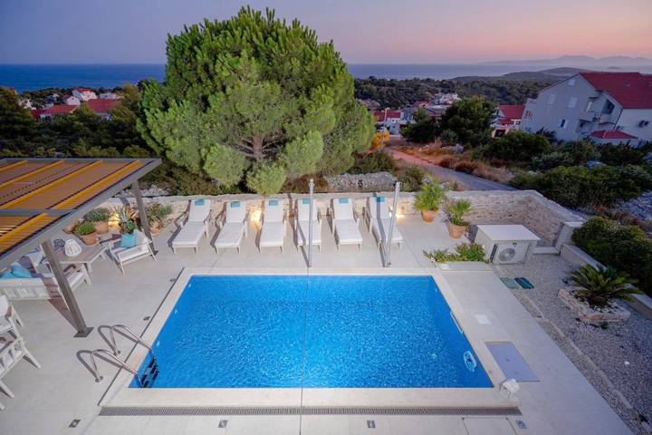 Villa für 6 Personen, mit Garten und Pool sowie Ausblick auf Hvar