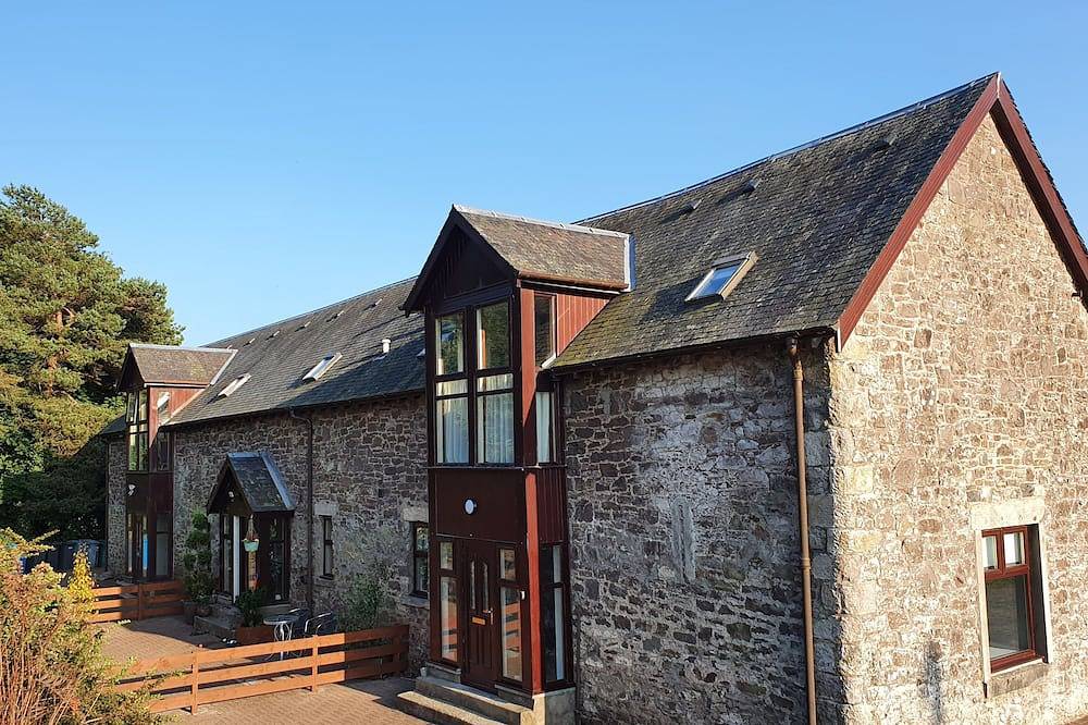 The Granary a gorgeous 3 bedroom cottage, situated at the foot of the Tinto Hill in Süd Lanarkshire