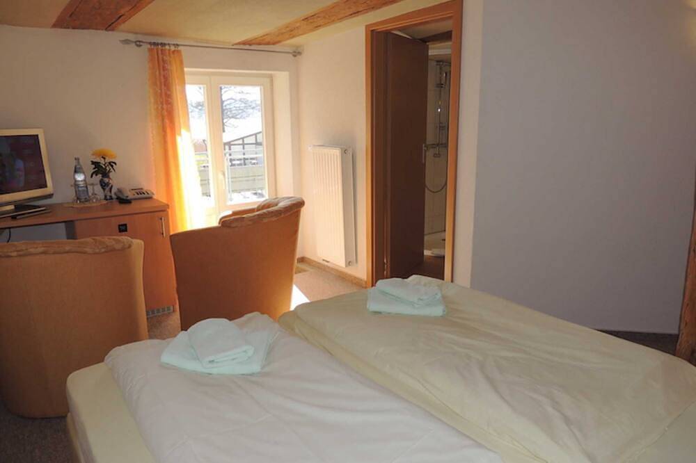 Ganze Wohnung, 05 Dz mit Terrasse und Bilick auf den Dobbertiner See - Insel-Hotel Dobbertin in Dobbertin, Ludwigslust-Parchim