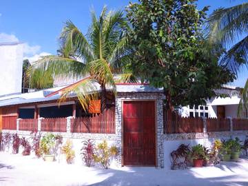 Maison d’hôte pour 3 personnes, avec vue et jardin dans Huraa