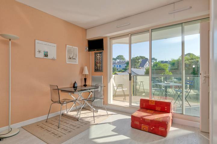 Entire studio, Studio Apartment 'Cosy Au Bord De L'eau' with Balcony in La Baule-Escoublac, Côte d'Amour