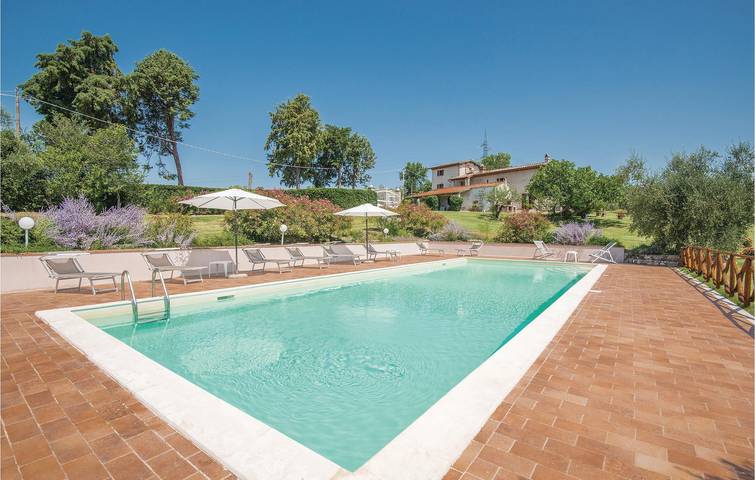 Appartamento con giardino a bordo piscina vicino a Vigne in Narni, Provincia di Terni