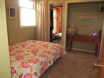 Vacation Rental for 6 Guests in Alki Beach, Seattle, Picture 3