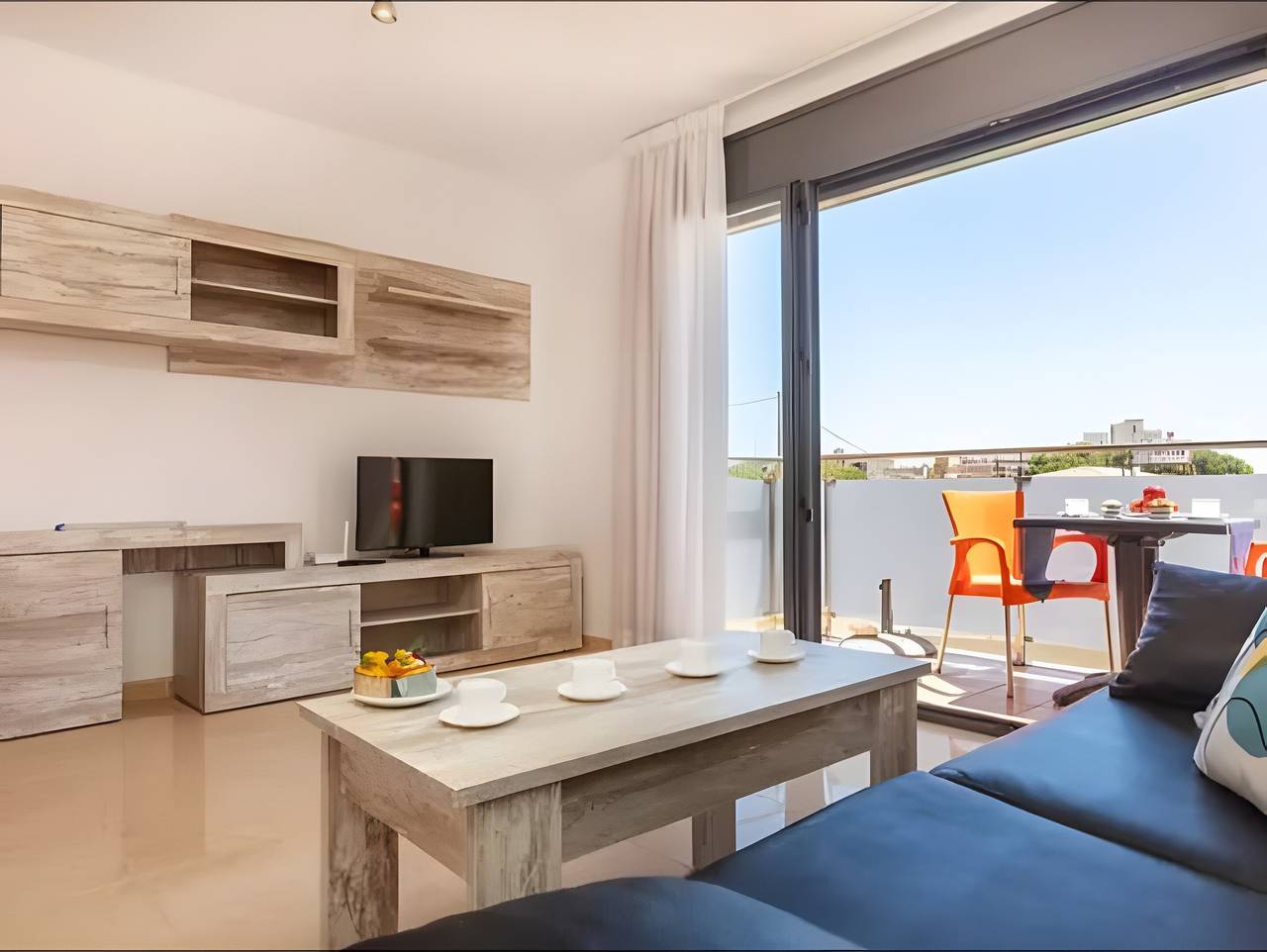 Apartamento entero, Apartamento 'Tropikana I' con piscina compartida, Wi-Fi y aire acondicionado in Montroig, Costa Dorada