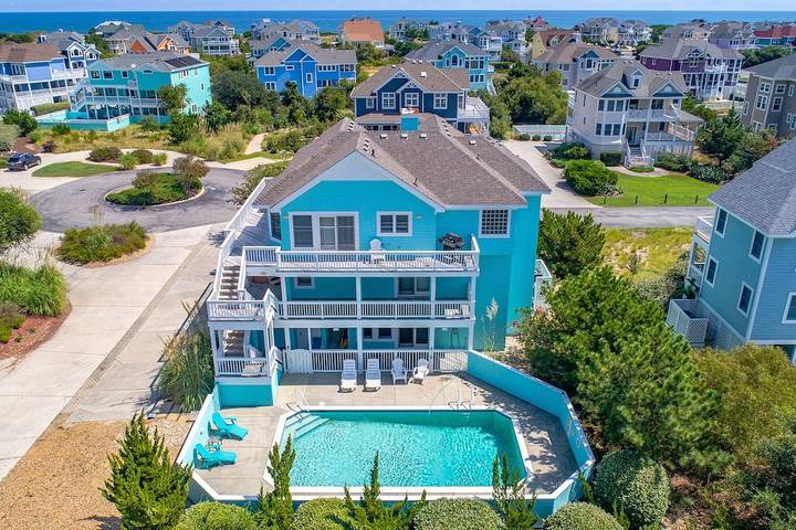 Vacation rental for 16 people, with terrace and hot tub as well as pool in Corolla