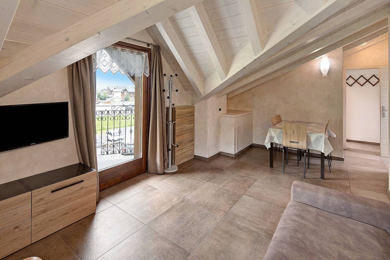 Appartement entier, Appartement de vacances "Arcobaleno Bianco" avec vue sur les montagnes, Wi-Fi et jardin in Livigno (Town), Livigno