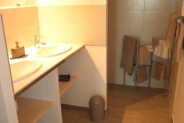 Location De Vacances pour 14 Personnes dans Saint-Étienne-des-Oullières, Région de Villefranche-sur-Saône, Photo 4