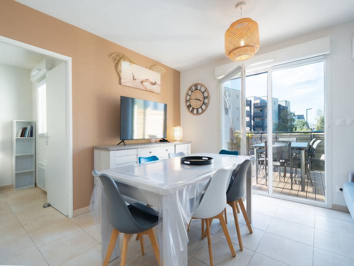 Location de vacances pour 8 personnes, avec jardin et terrasse à Sérignan