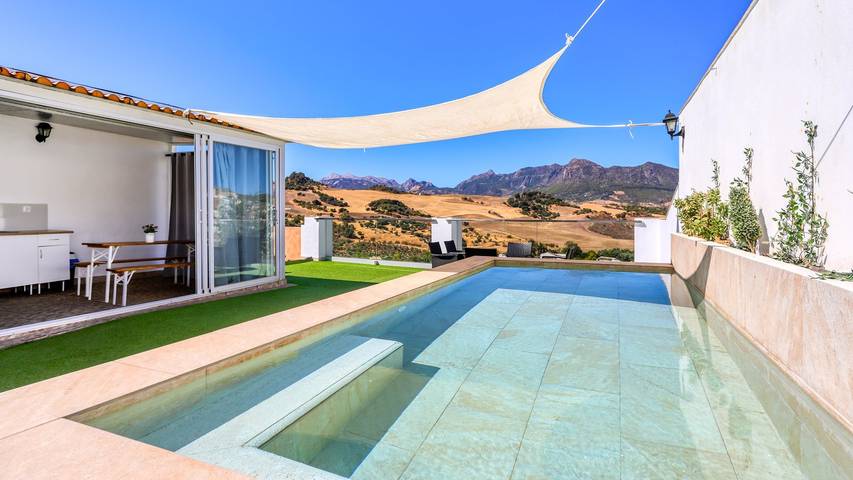 Casa rural para 14 personas, con piscina y balcón/terraza en Montecorto