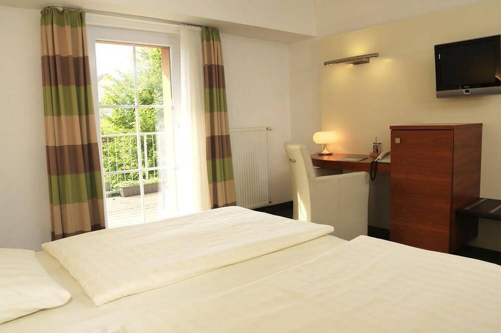 Doppelzimmer Dusche/Wc Komfort - Landidyll Hotel Klostermühle in Münchweiler an der Rodalb, Landkreis Südwestpfalz
