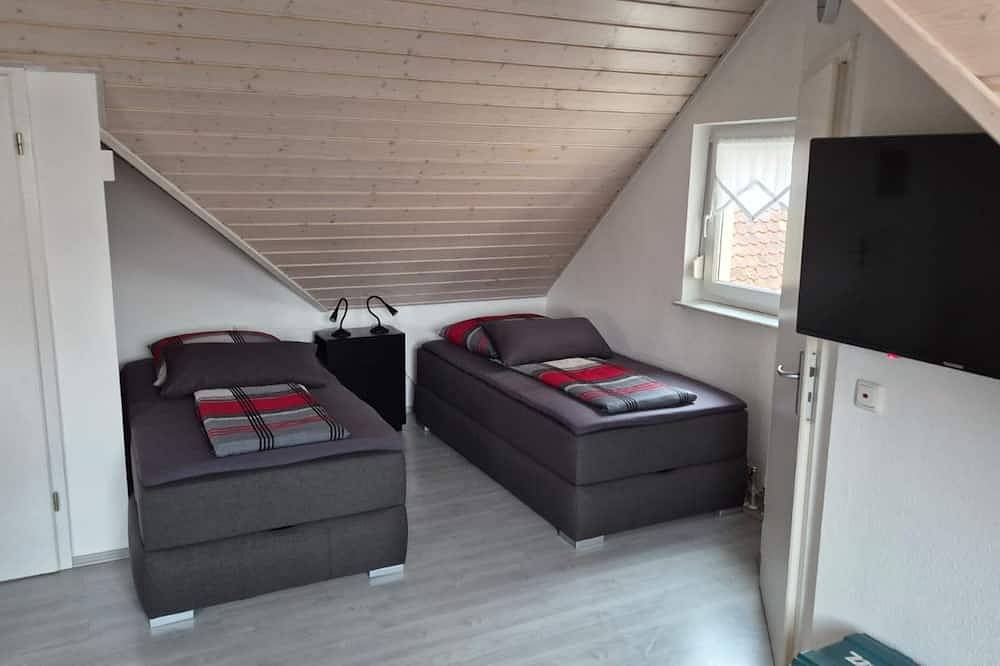 Ganze Wohnung, Ferienwohnung 2 35qm mit kleiner Küche in Zirndorf, Franken