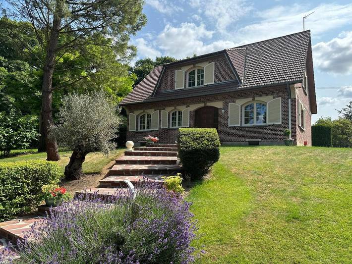 Location de vacances pour 8 personnes, avec Terrasse ainsi que Jardin et Vue à Saint-Laurent-Blangy