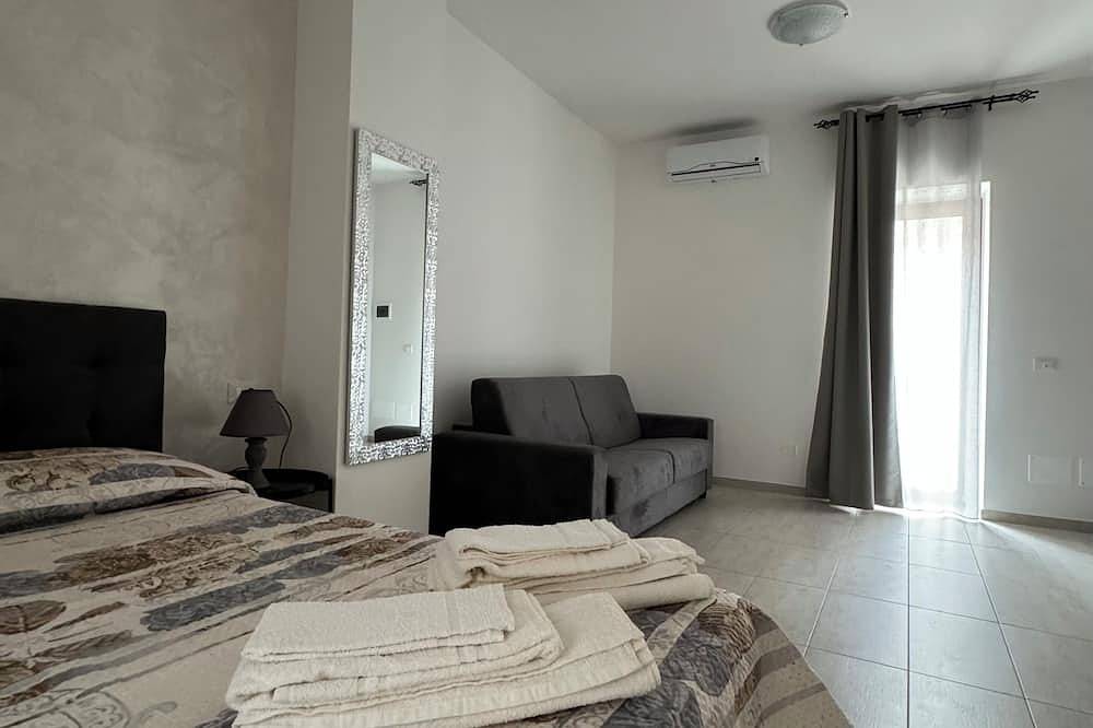 Entire apartment, Cantore Room. The Palace of the High Prelate in Fondi, Latina Province