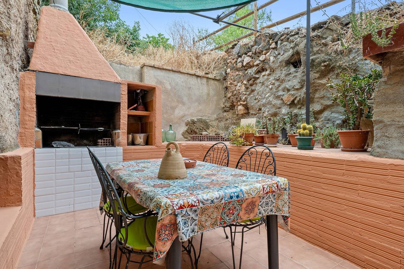 Vakantiehuis 'Tranquil' met Uitzicht op de Bergen, Wi-Fi en Airconditioning in El Lloar, Priorat