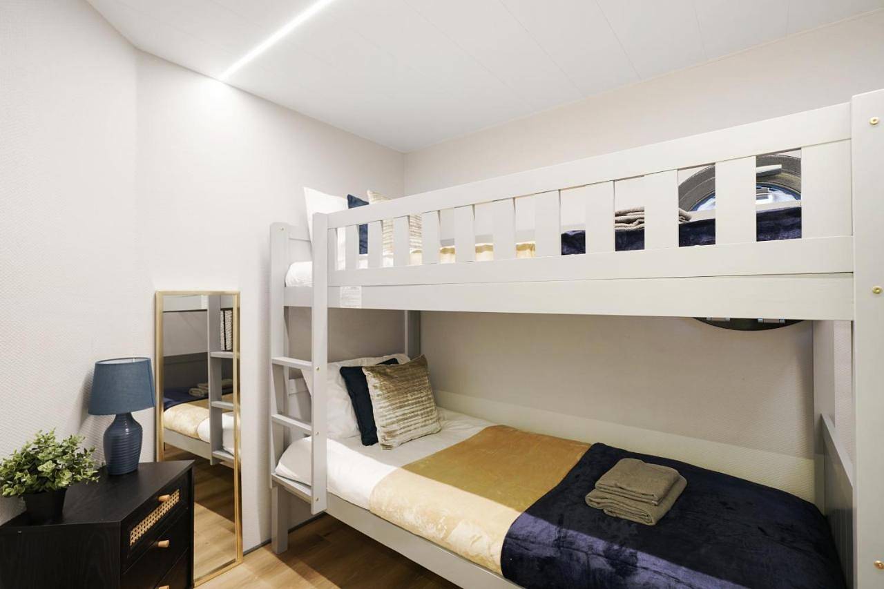 Unique Water Lodge in London - Roof Terrace in Tower Hamlets, London