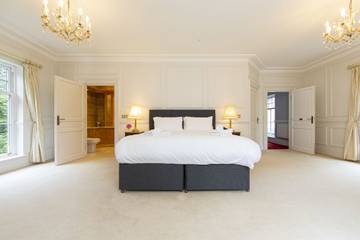 Villa for 19 People in South-Wales, Neath Port Talbot, Photo 3