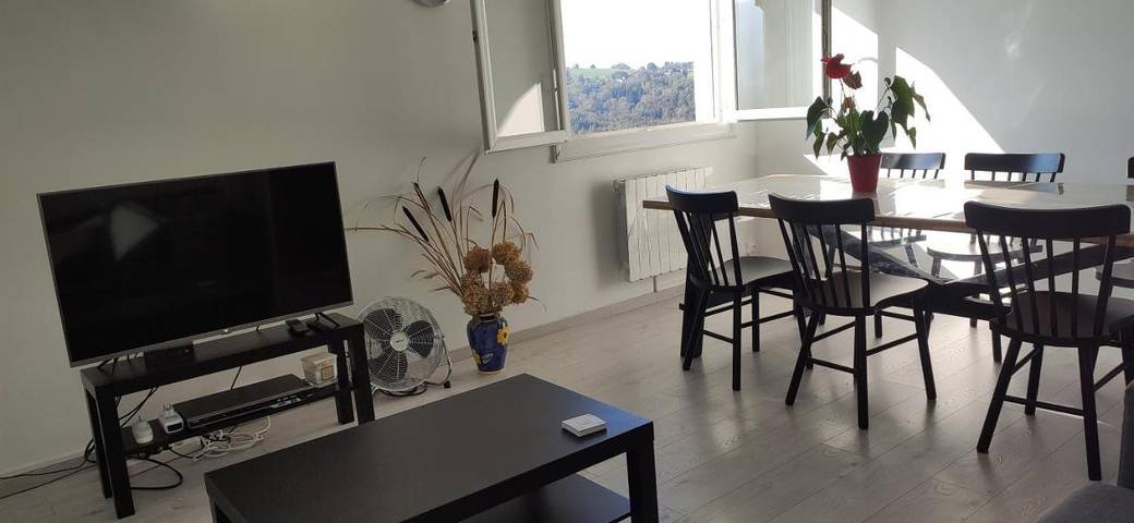 Gîte pour 4 personnes, avec vue et jardin à La Bridoire - 2