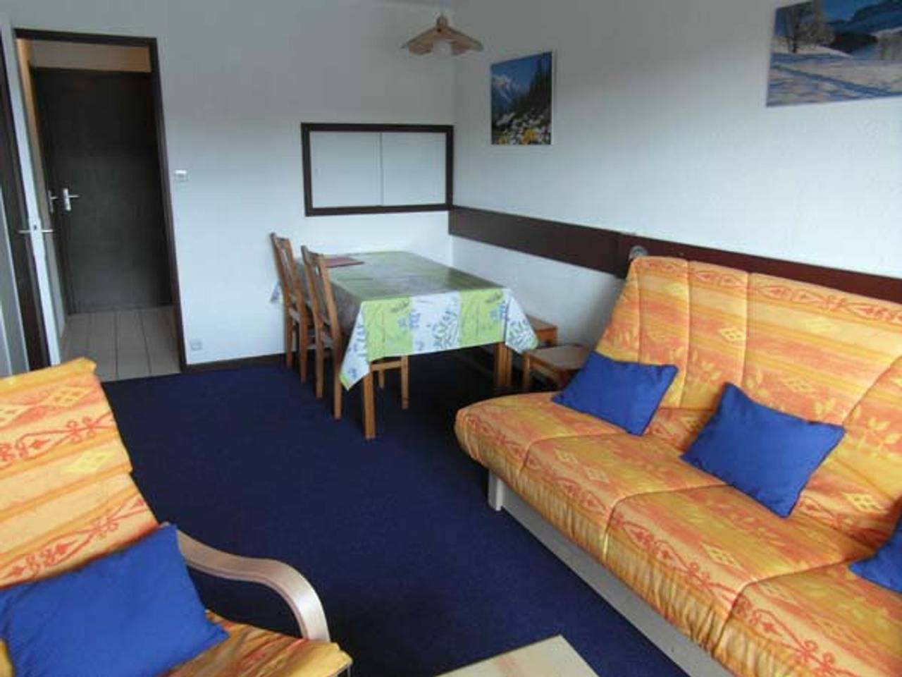 Entire apartment, 2-room apartment in village center, near slopes, 6 pers in Le Praz de Lys, Taninges