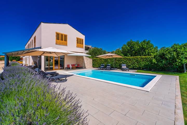 Villa pour 8 personnes, avec jardin et terrasse à Turanj - 3