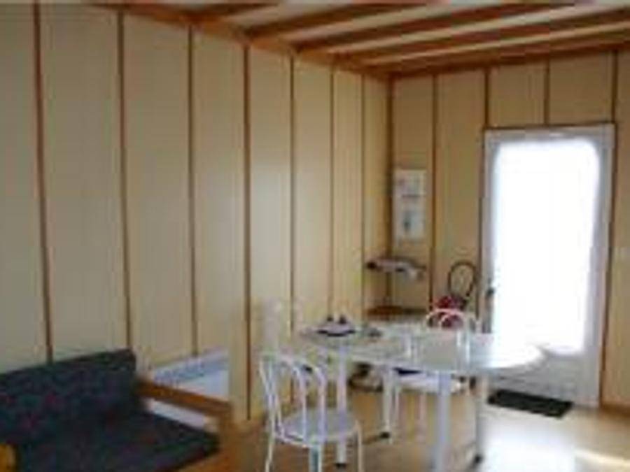 Camping Les Coteaux du Lac - Chalet 7 personnes - Chalet 35m² (2 chambres) terrasse couverte - Le Parc des Coteaux 800m du camping 5/7 pers in Chemillé-sur-Indrois, Région de Loches