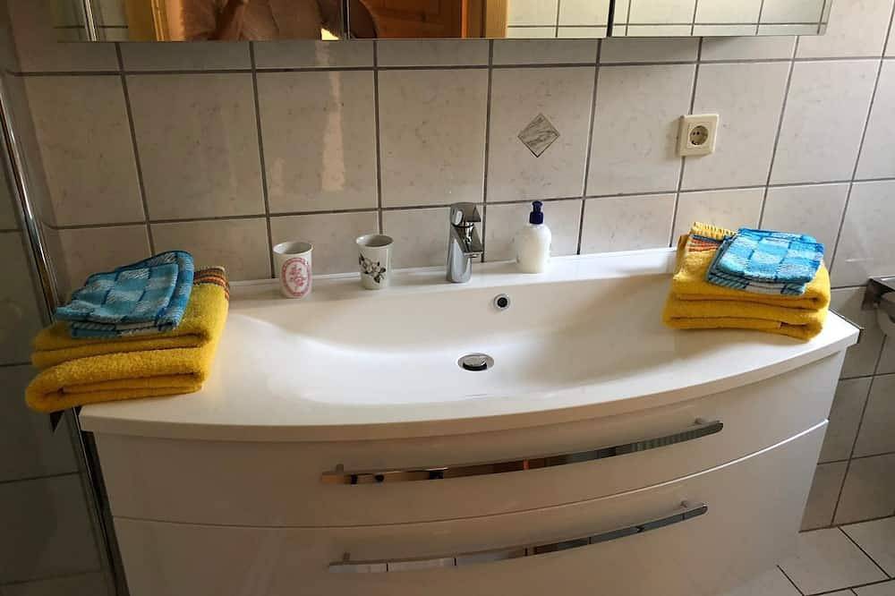 Ganze Wohnung, Gemütliche Fewo (60qm) mit 1 Schlafzimmer in ruhiger Lage in Gunzenhausen, Fränkisches Seenland