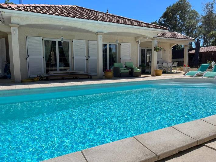 Chambre d’hôte pour 2 personnes, avec Terrasse et Jardin ainsi que Piscine et Vue