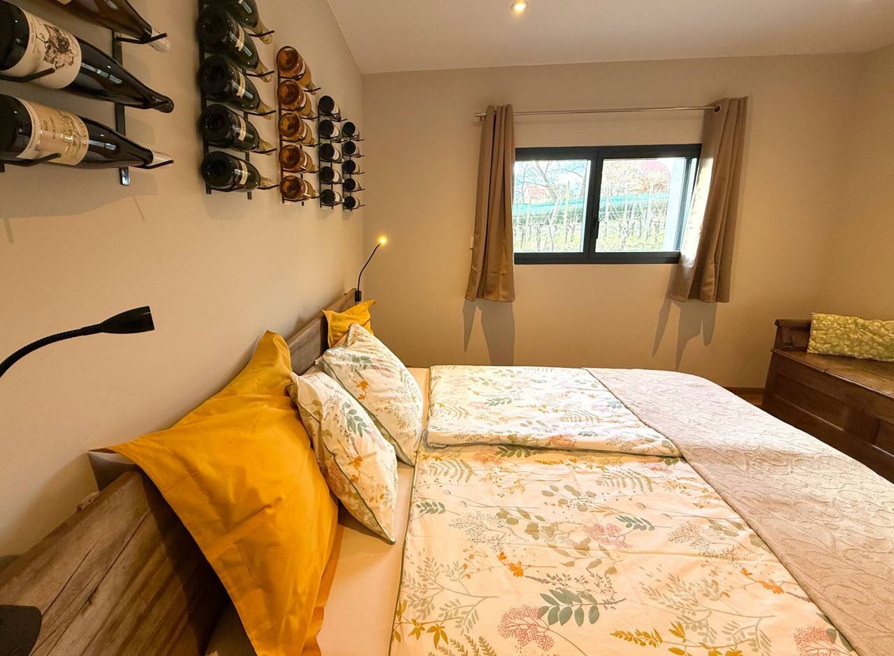 La chambre aux bouteilles du vigneron au Domaine Gueth - La chambre aux bouteilles in Gueberschwihr, Parc naturel régional des Ballons des Vosges