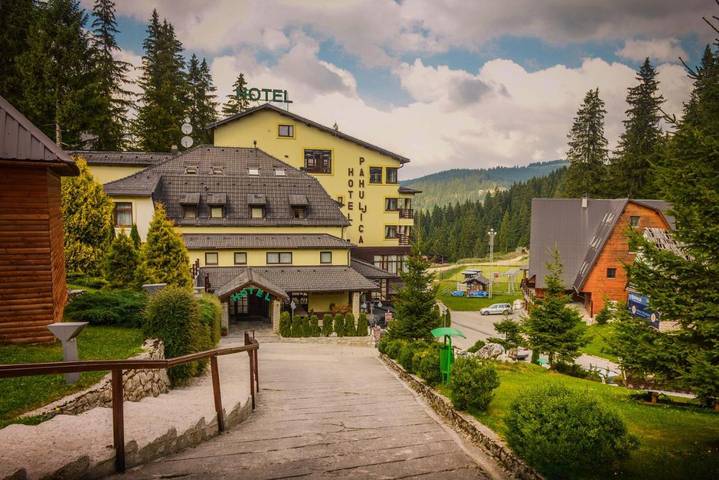 Hôtel pour 2 personnes, avec jardin ainsi que sauna et piscine