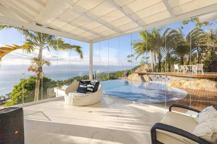 Ferienhaus für 12 Personen, mit Terrasse und Garten sowie Pool und Ausblick, mit Haustier - 1