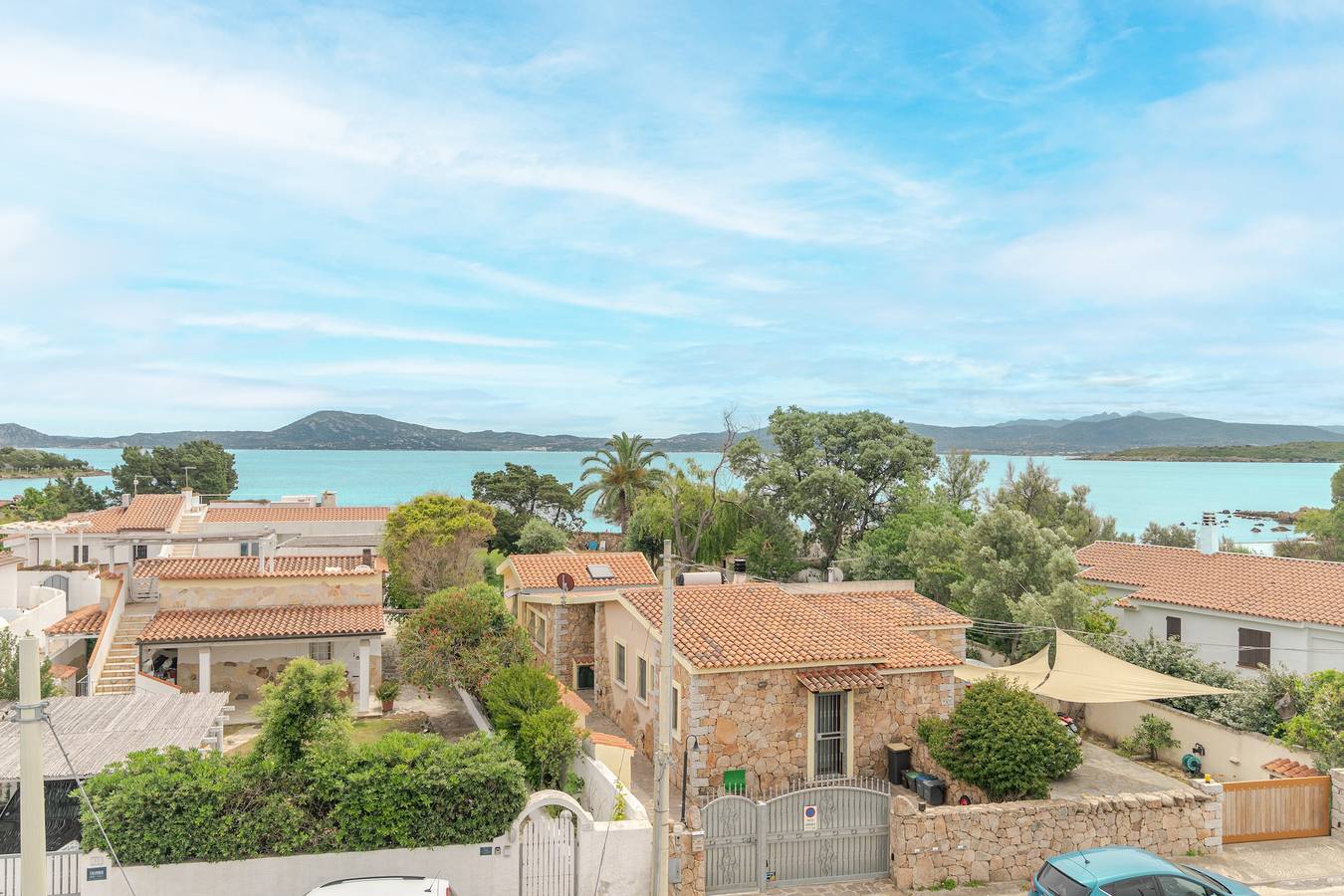 Appartement entier, Appartement en bord de mer à 30 m de la plage avec piscine partagée in Pittulongu, Olbia