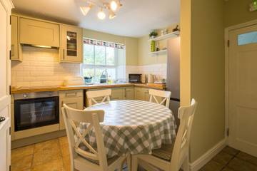 Log Cabin for 4 People in Kendal, Cumbria, Photo 2