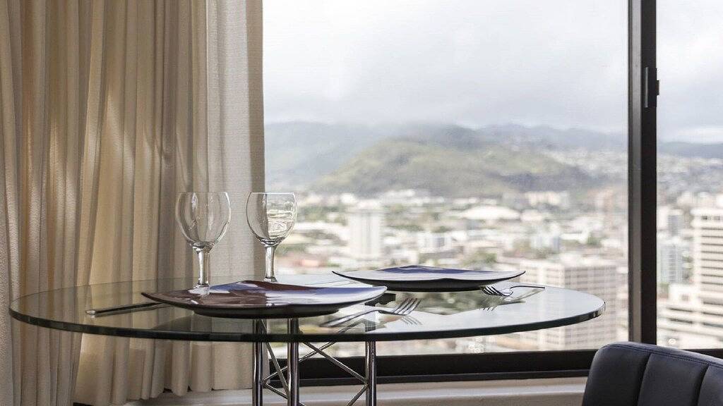 Ganze Wohnung, Renoviertes geräumiges Studio mit herrlicher Aussicht in Waikiki Beach, Honolulu