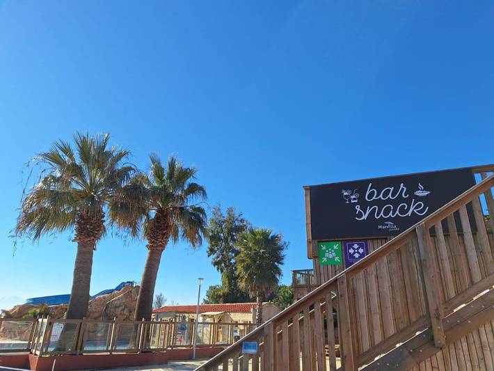 Camping pour 6 personnes, avec jardin et bassin pour enfant ainsi que piscine et vue à Le Barcarès - 3