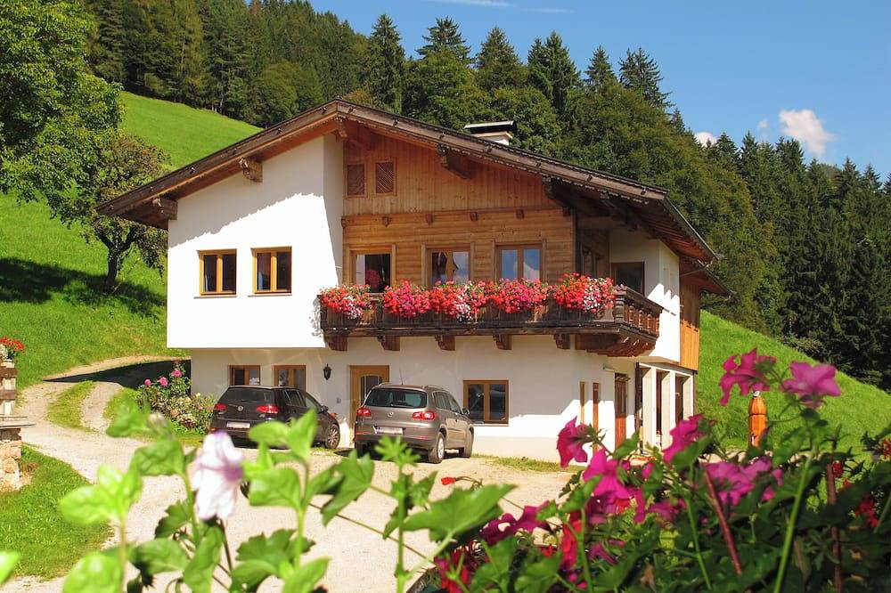 Ganze Wohnung, Gemütliche Ferienwohnung in ruhiger Lage mit herrlicher Aussicht über das Inntal in Brixlegg, Kaisergebirge