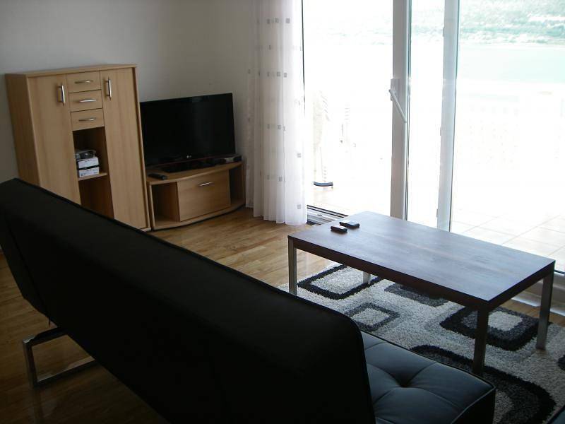 Entire holiday apartment, Holiday apartment on the second floor with balcony in Mastrinka, Ciovo
