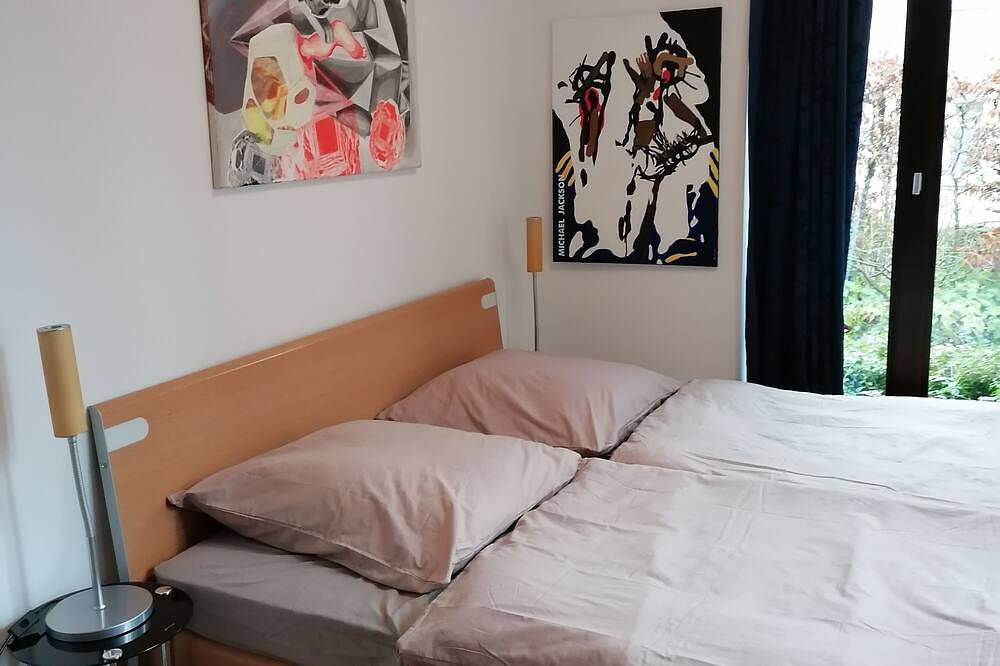 Ganze Wohnung, Exklusive Ferienwohnung in Architekten Villa - nähe Theater in Meiningen, Werratal
