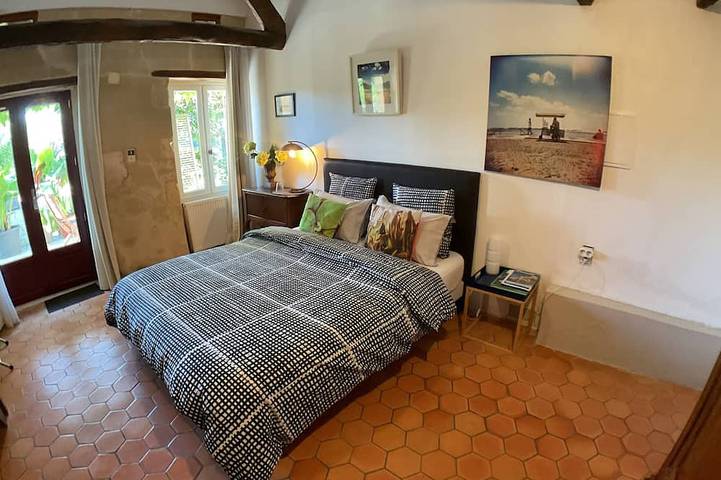Chambre en rez de jardin avec entrée indépendante in Veyrines-de-Domme, Périgord Noir