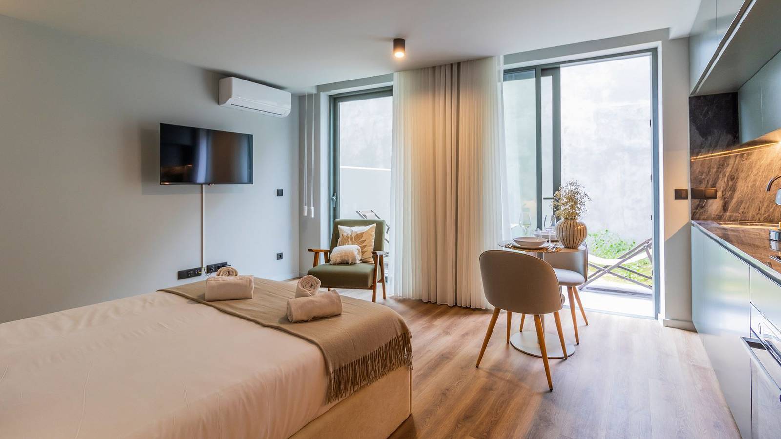Apartamento inteiro, Ruah B - Bright Studio by Lovelystay in Mafamude e Vilar do Paraíso, Distrito do Porto