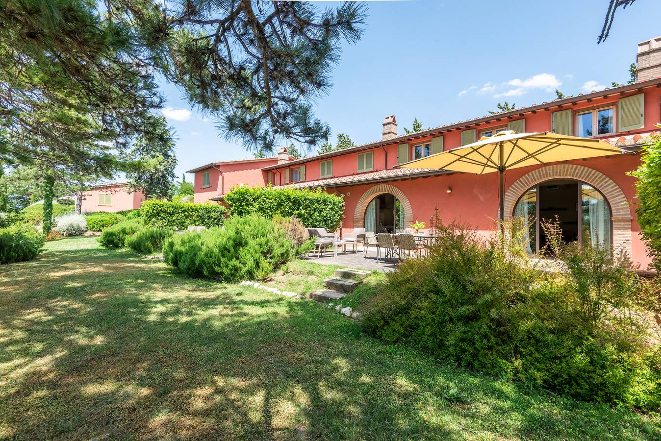 Apartment In A Hotel "Villa Salvia" with Shared Pool, Private Terrace & Wi-Fi in Trequanda, Provinsen Siena