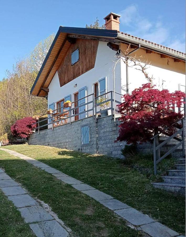 Location de vacances pour 6 personnes, avec Balcon ainsi que Terrasse et Jardin à Netro