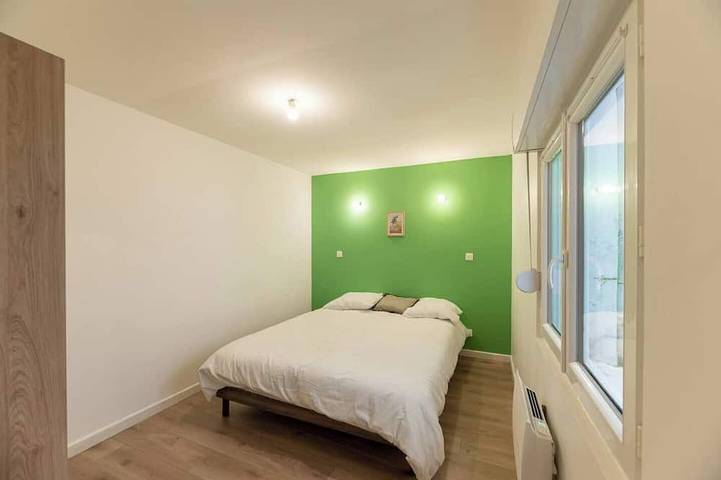 Entire apartment, Le Vert Calme - Two-Bedroom Apartment in the Heart of Downtown & Netflix in Le Havre, Le Havre region