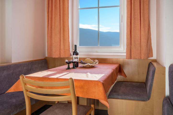 Appartamento intero, Appartamento "Treyer 5 Typ A" con vista sulle montagne, Wi-Fi, balcone e giardino in Terento, Dolomiti Superski