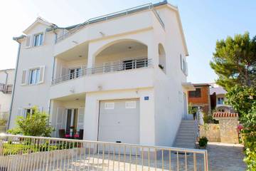 Ferienwohnung für 4 Personen, mit Garten auf Ciovo